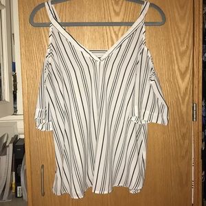 short sleeve/cut out shoulder blouse